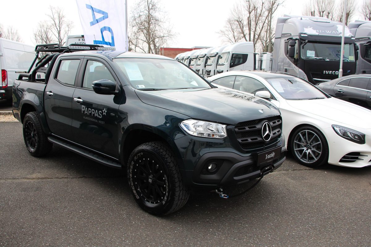 MERCEDES-BENZ