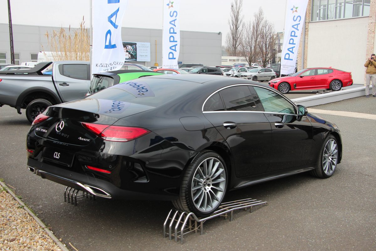 MERCEDES-BENZ