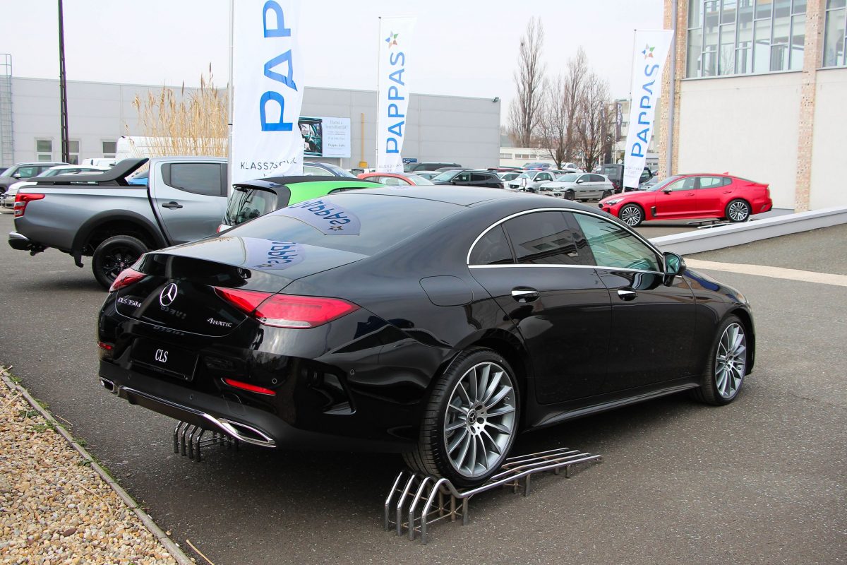 MERCEDES-BENZ