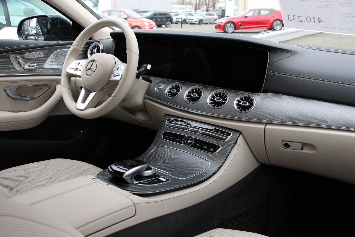 MERCEDES-BENZ
