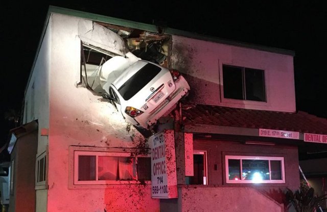 Fogorvosi rendelőben landolt egy Nissan