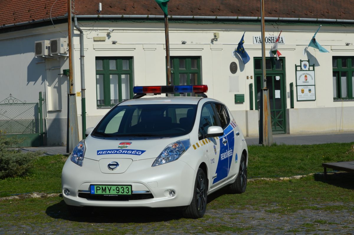 NISSAN LEAF