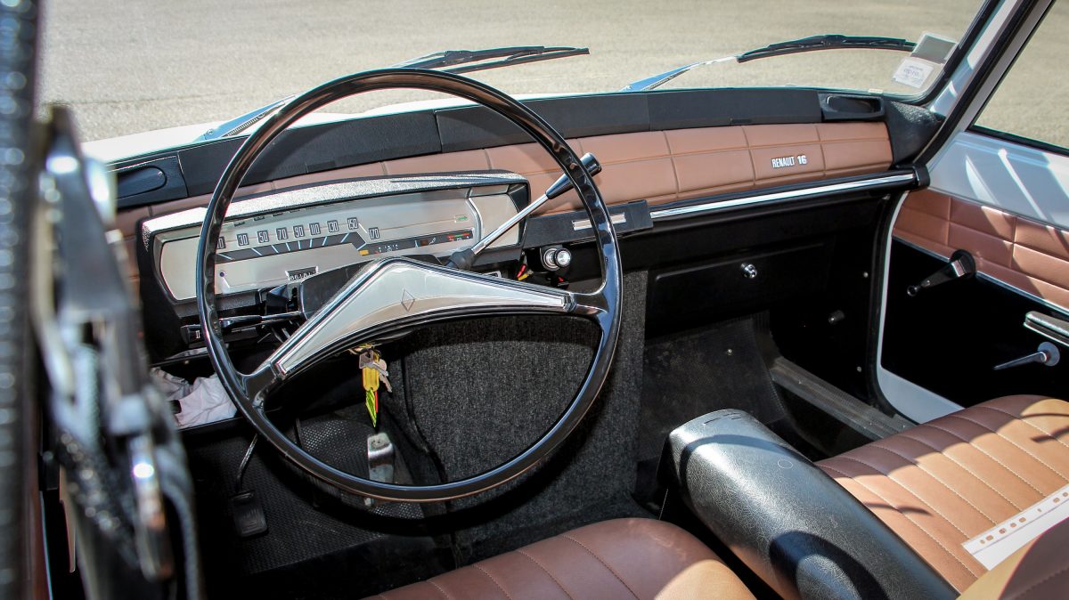 RENAULT R 16