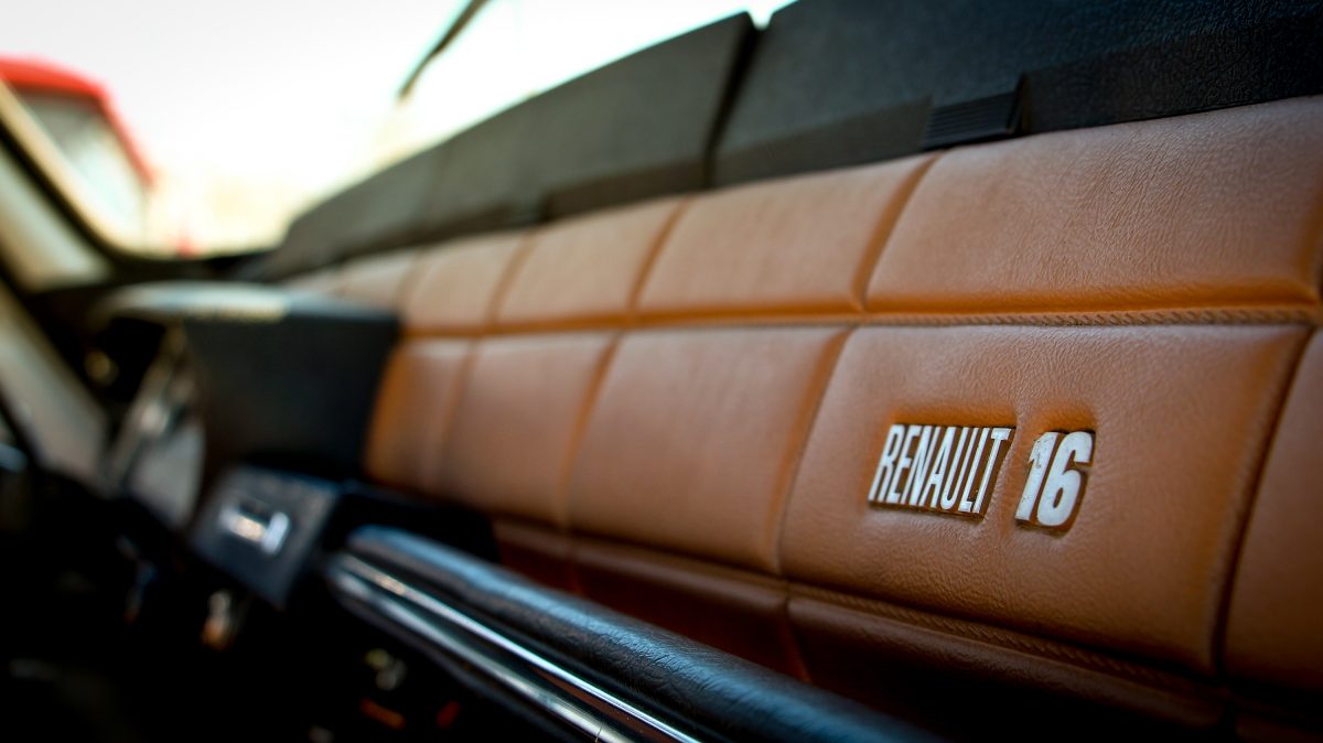 RENAULT R 16