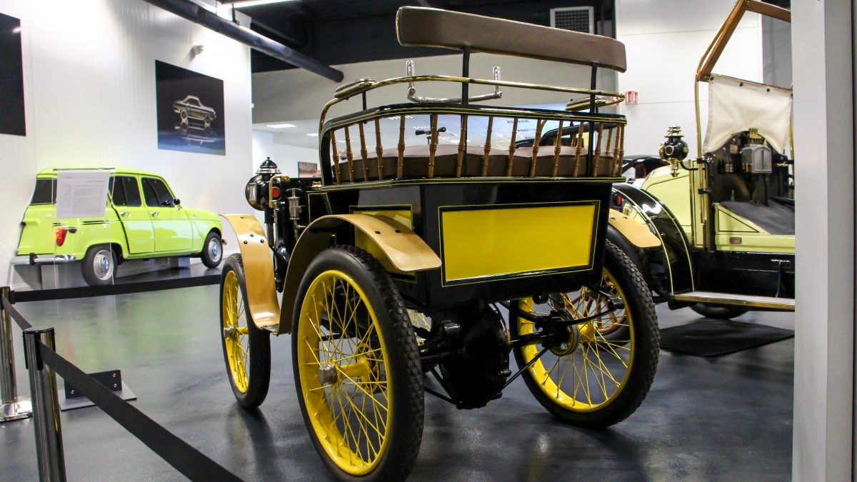 RENAULT