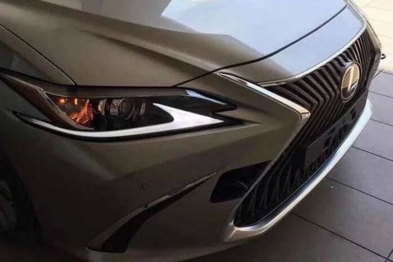 LEXUS