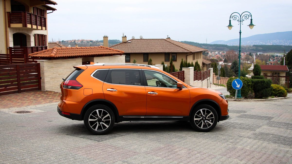 NISSAN X-TRAIL