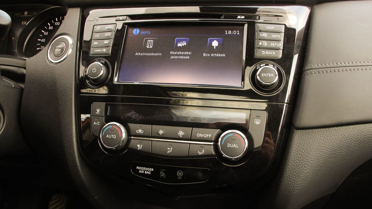 NISSAN X-TRAIL
