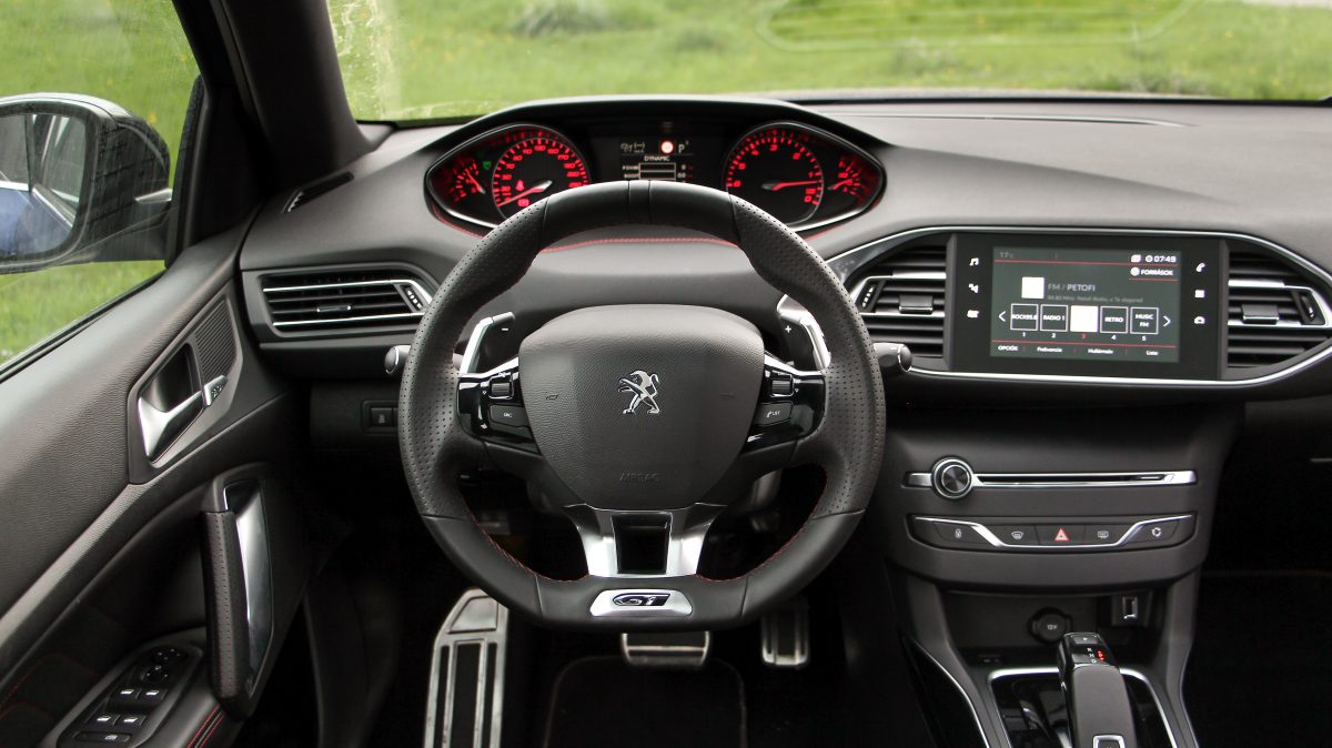 PEUGEOT 308