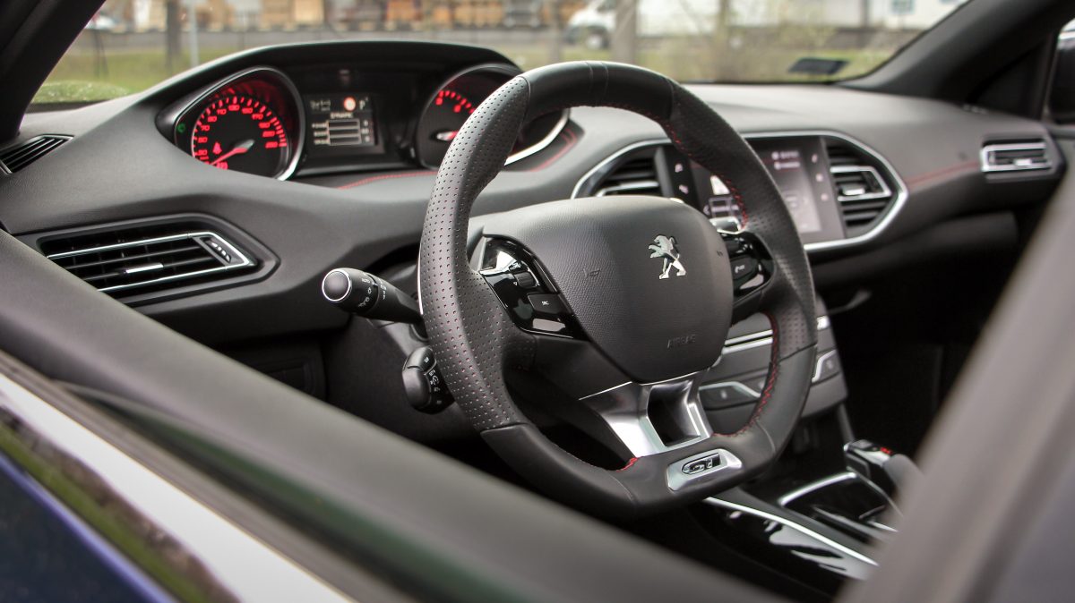PEUGEOT 308