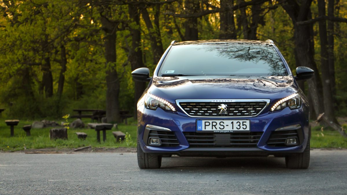PEUGEOT 308