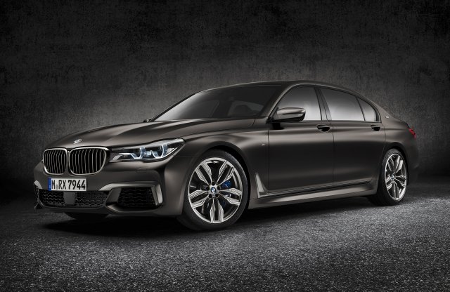 Bajban a BMW nagyágyúi, elköszönhetünk a V12-től