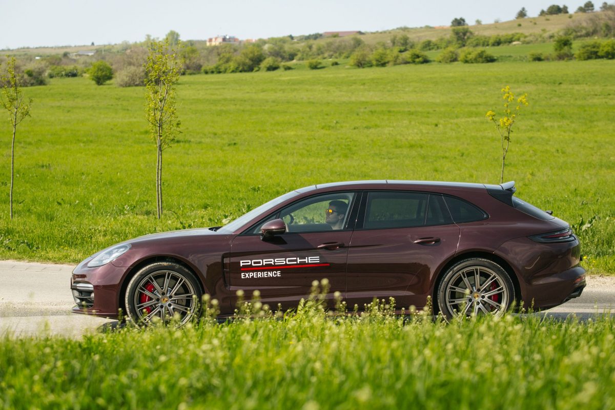 PORSCHE