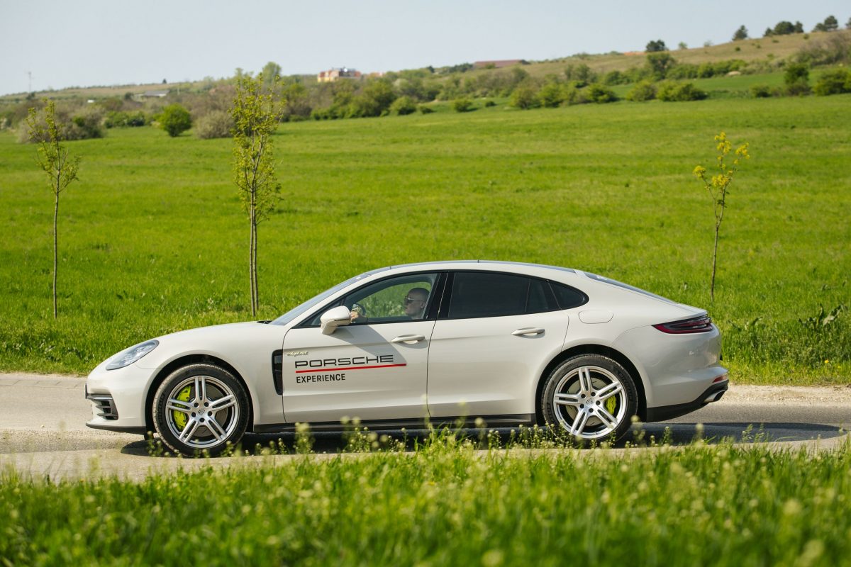 PORSCHE