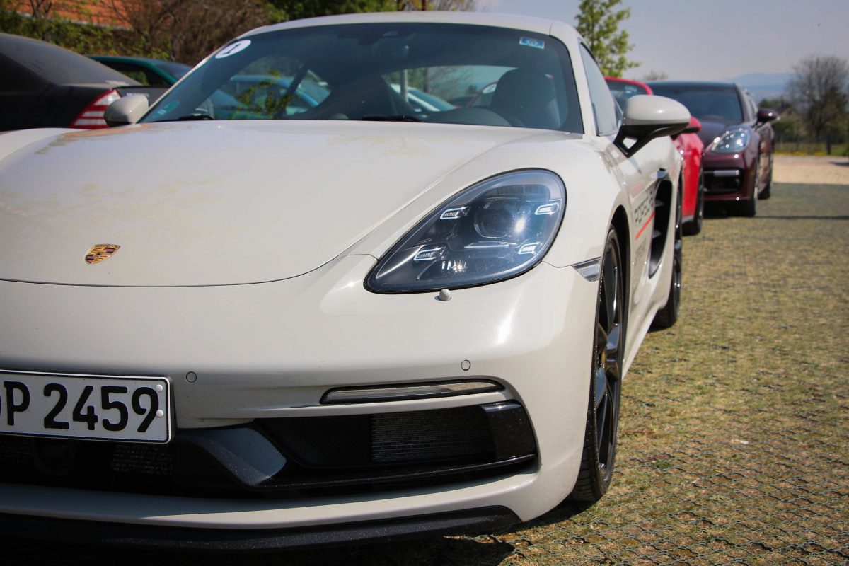PORSCHE