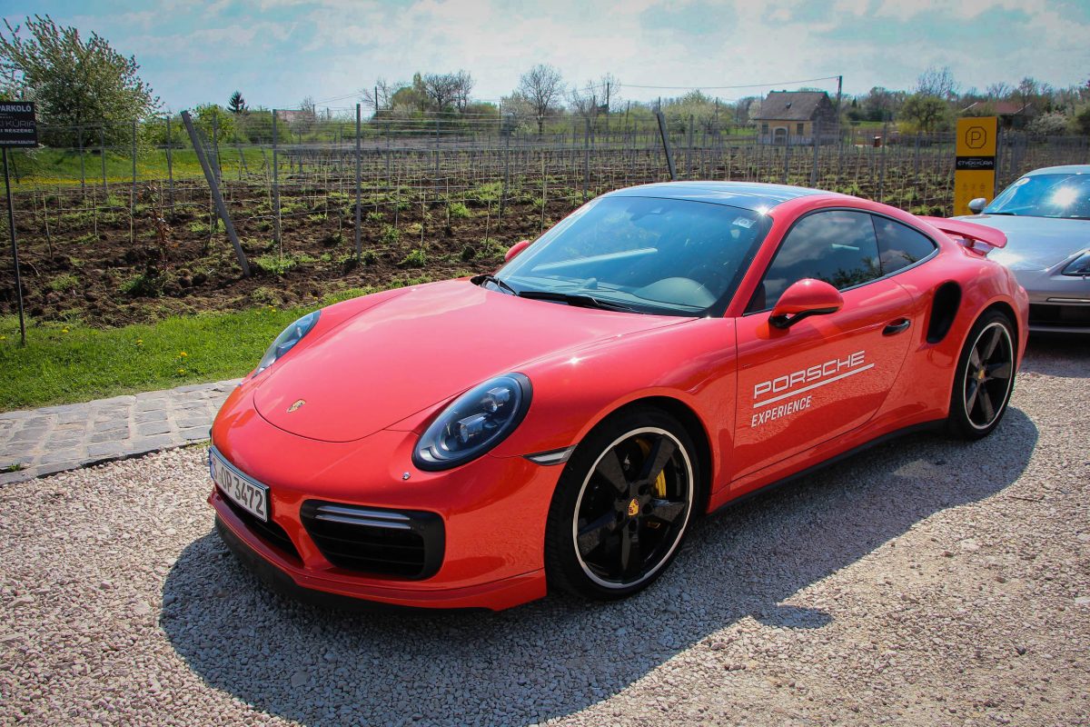 PORSCHE