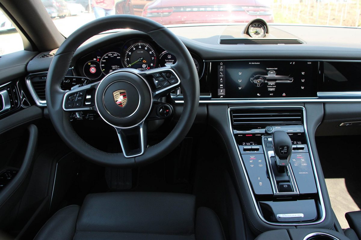 PORSCHE
