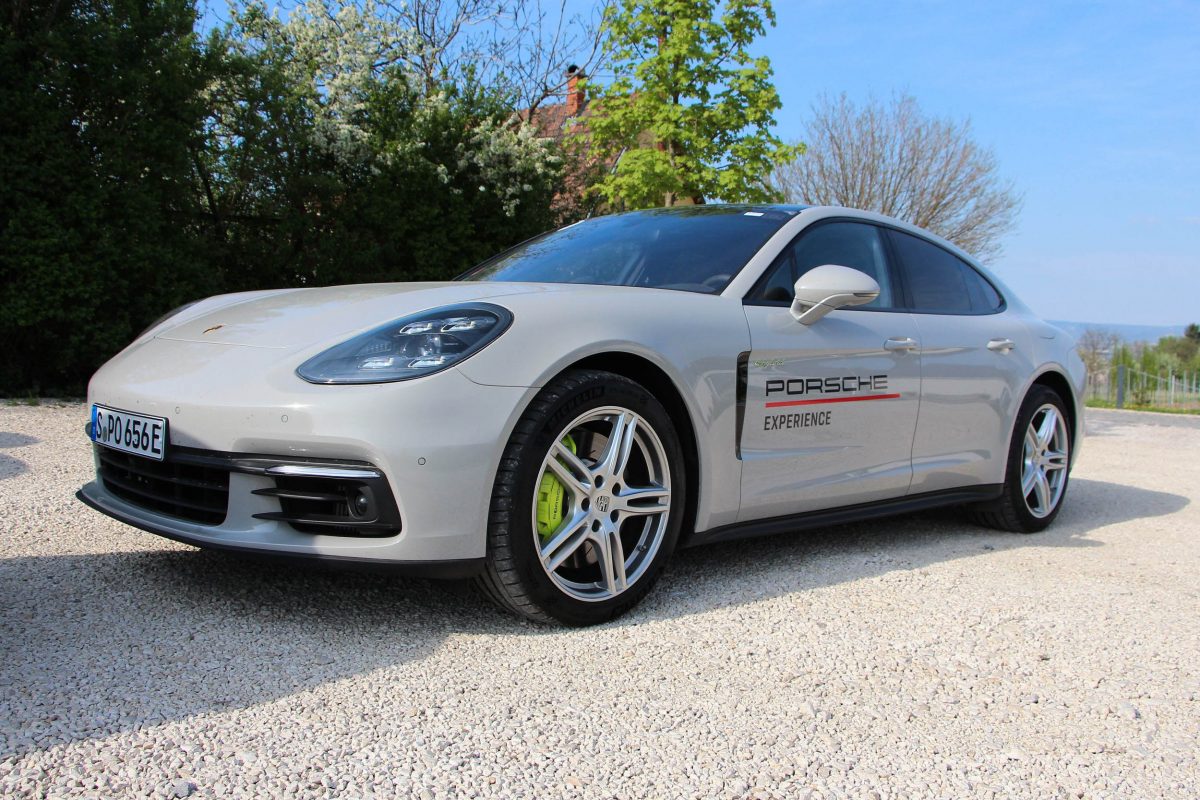 PORSCHE