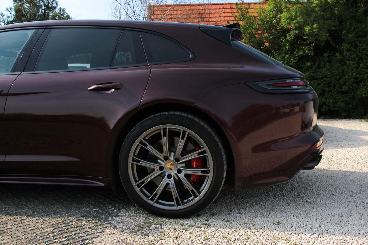 PORSCHE