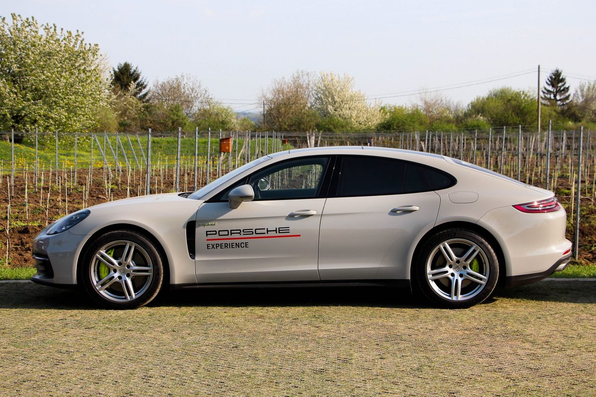 PORSCHE