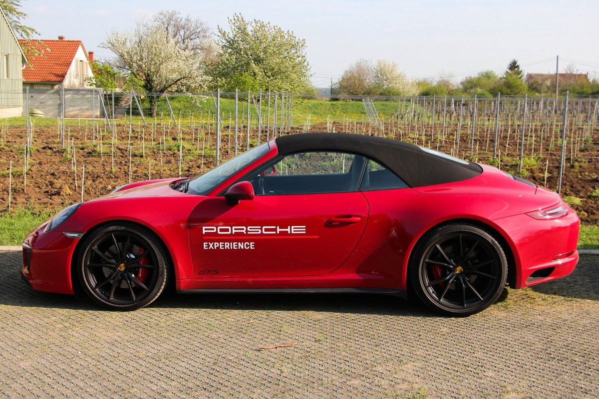 PORSCHE
