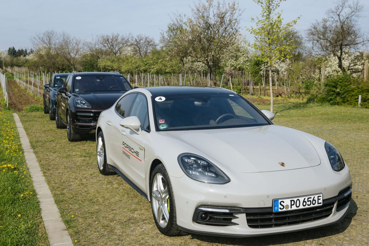 PORSCHE