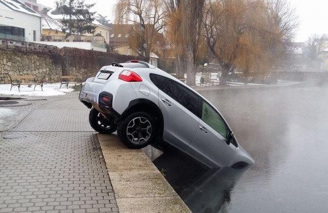 GPS miatt hajtott tóba a Subaru