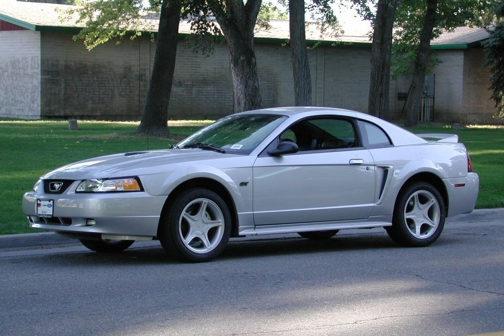 FORD MUSTANG