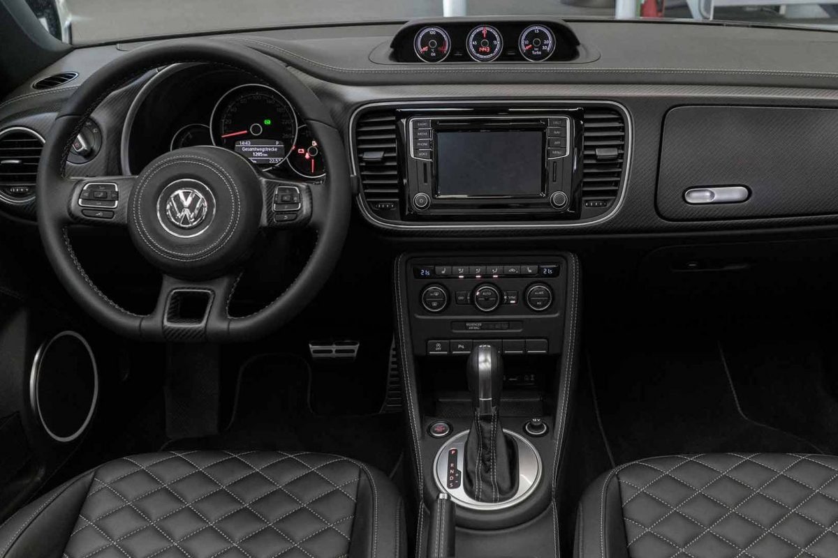 VOLKSWAGEN NEW BEETLE