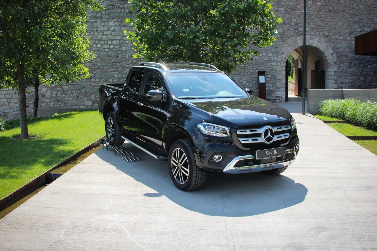 MERCEDES-BENZ
