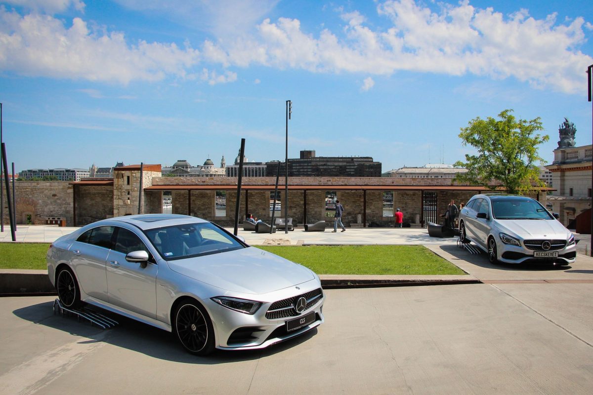 MERCEDES-BENZ