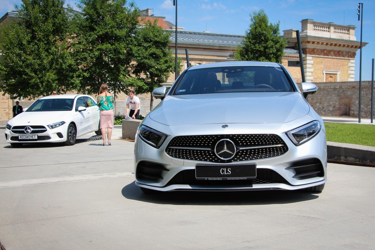 MERCEDES-BENZ