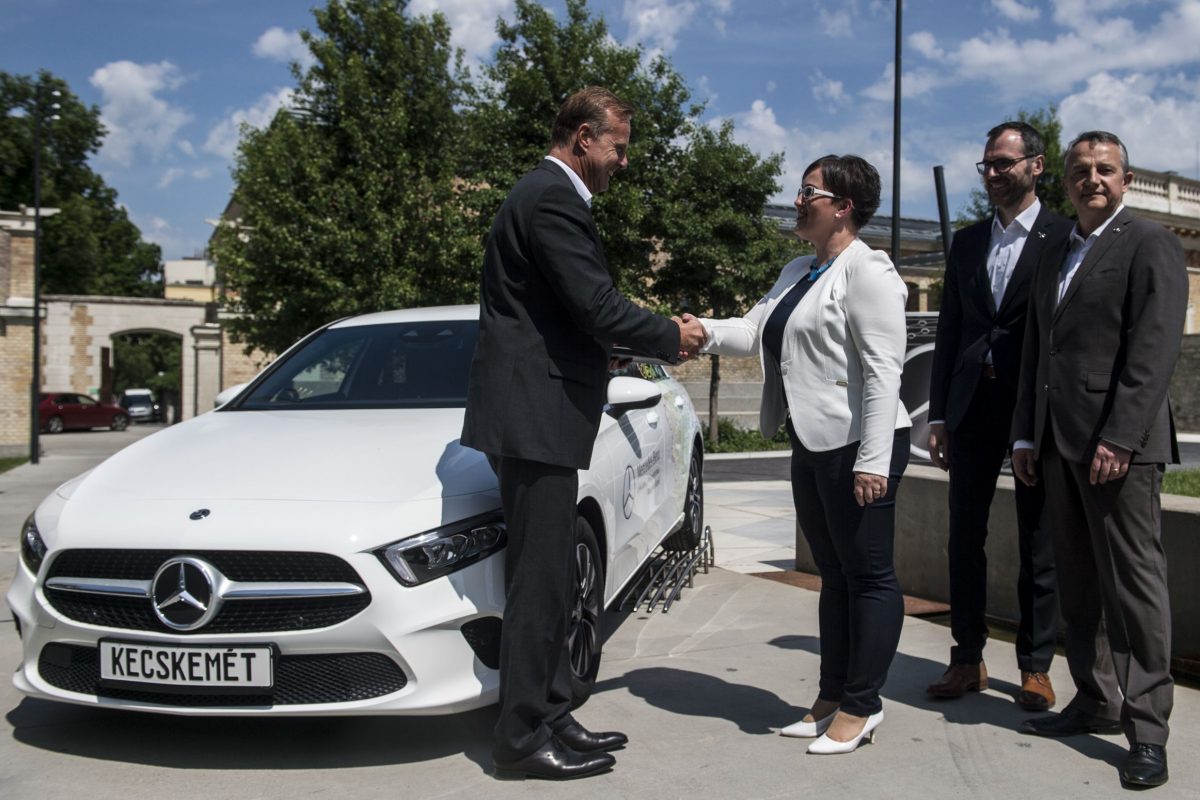 MERCEDES-BENZ