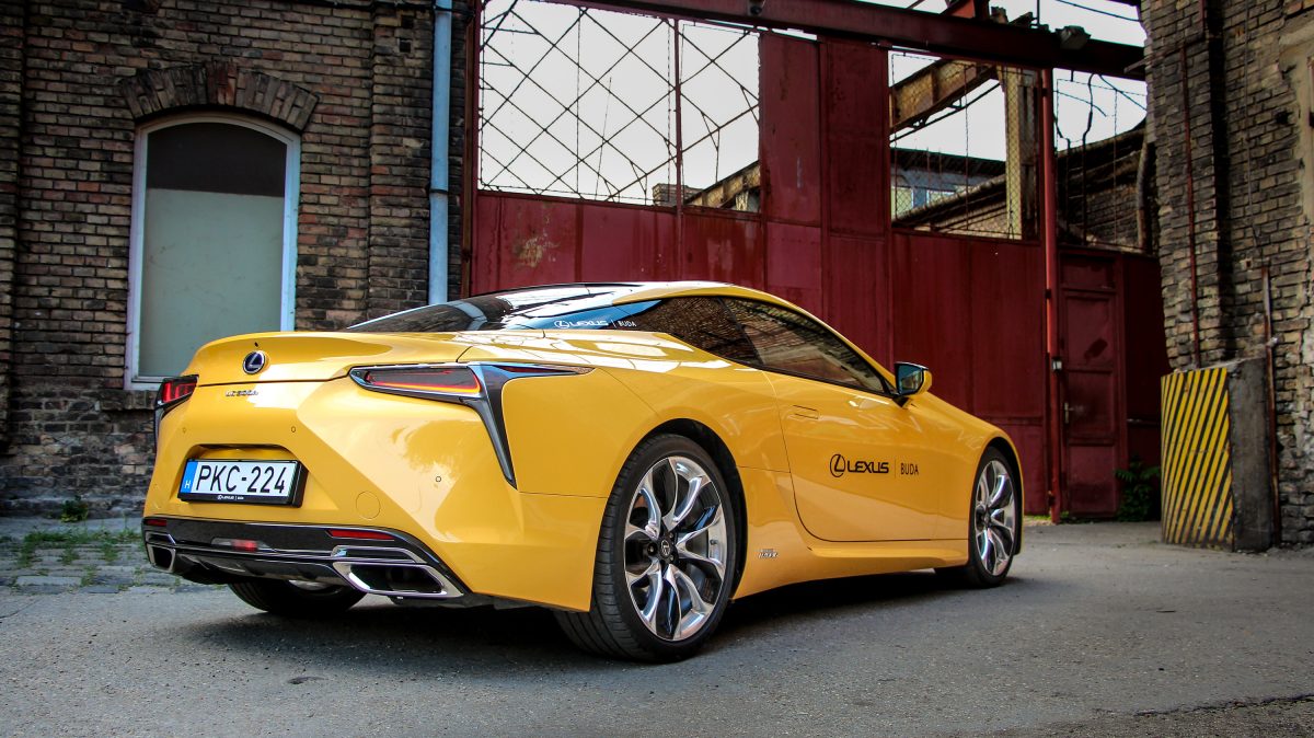 LEXUS