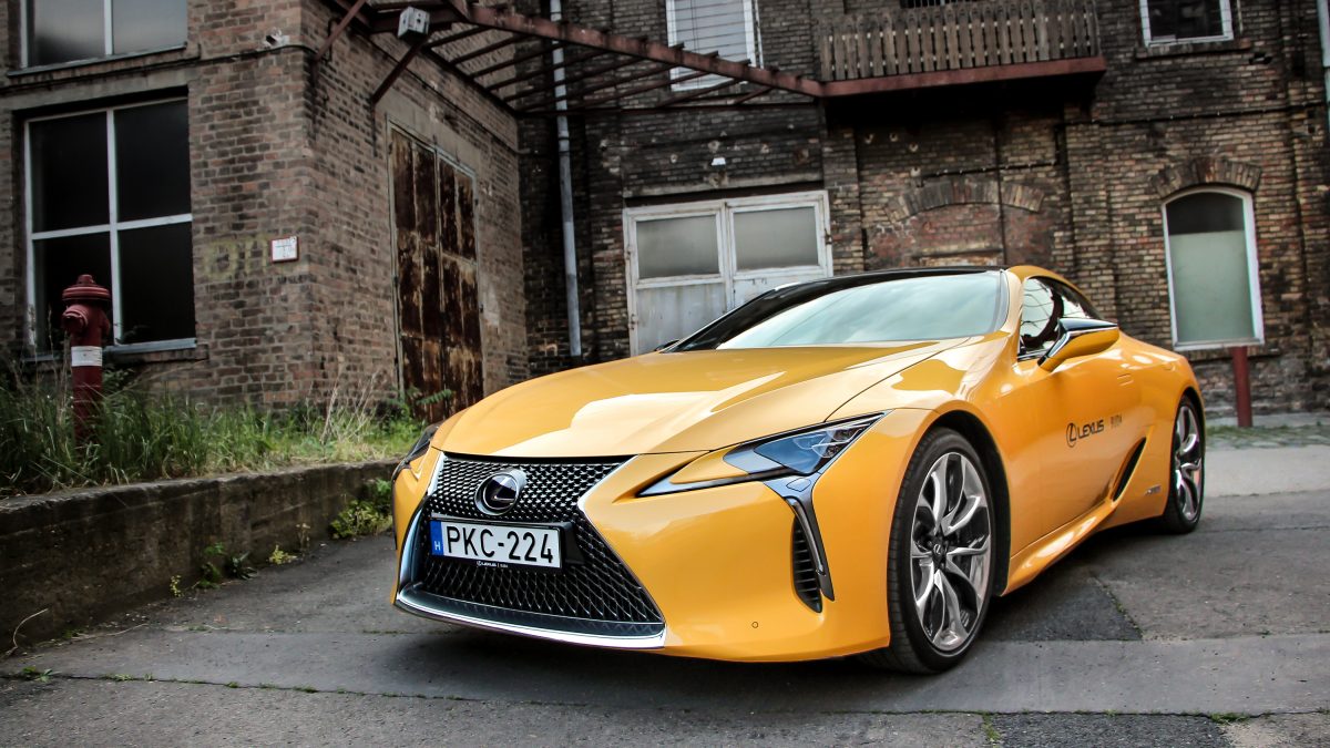 LEXUS