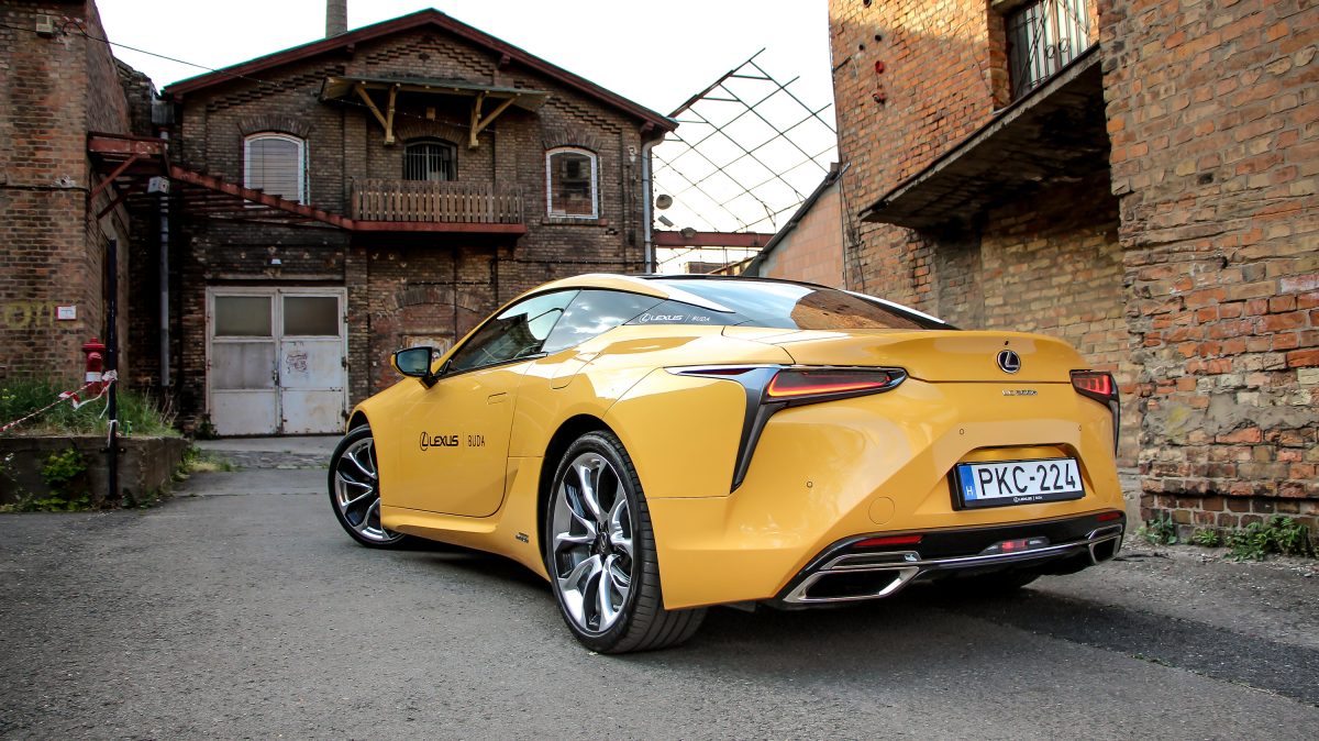 LEXUS