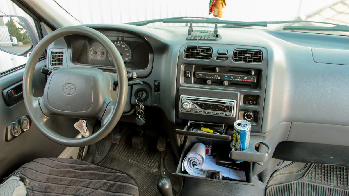 TOYOTA HI-ACE