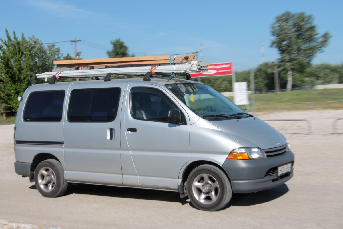 TOYOTA HI-ACE