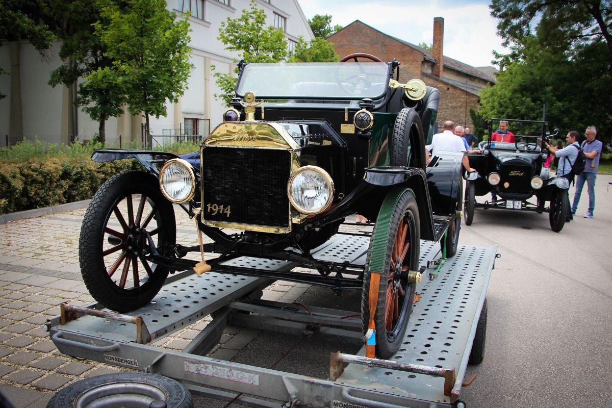FORD