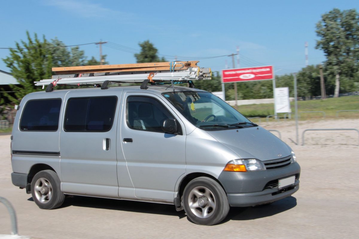 TOYOTA HI-ACE