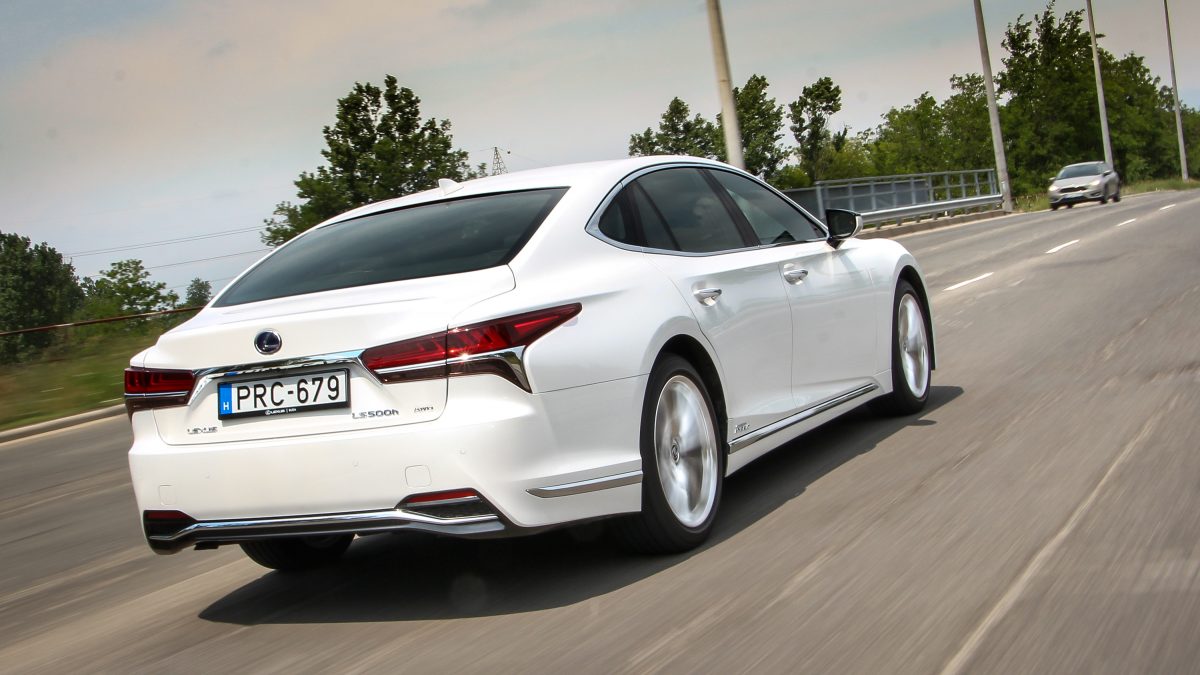 LEXUS LS