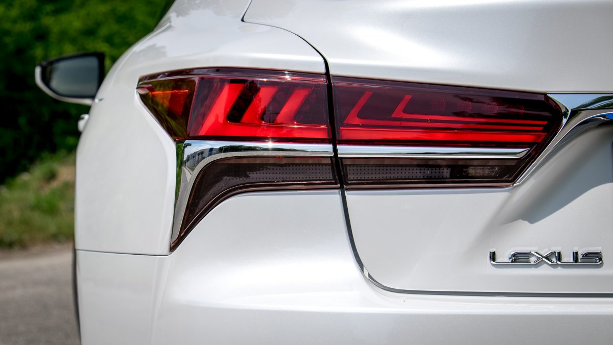LEXUS LS