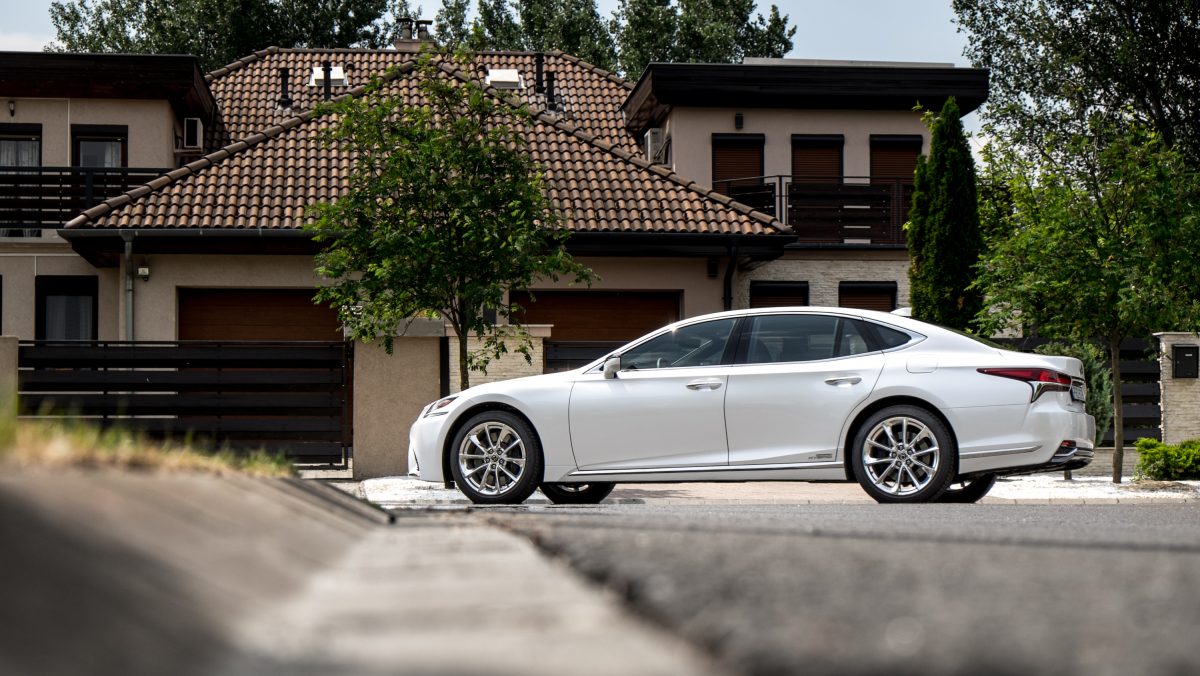 LEXUS LS