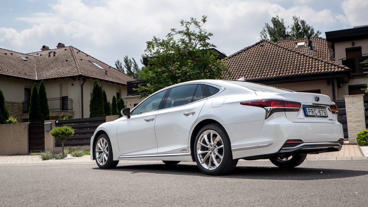 LEXUS LS