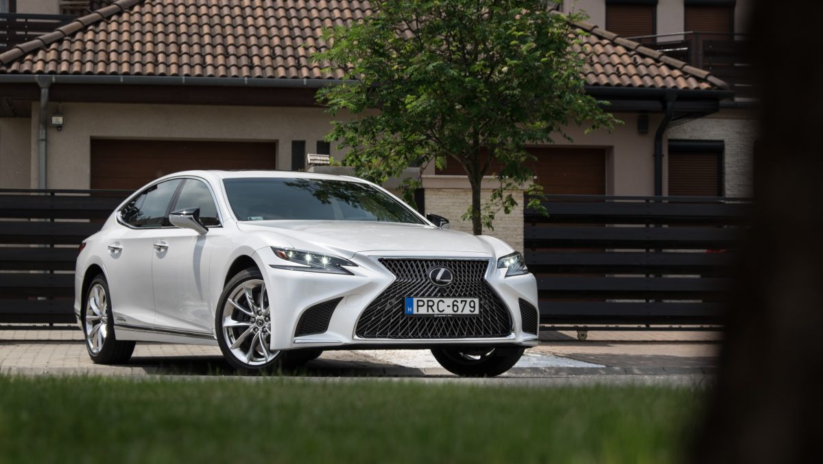 LEXUS LS
