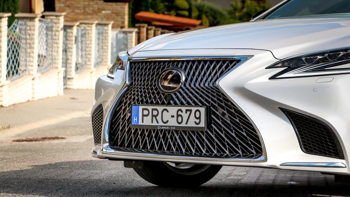 LEXUS LS