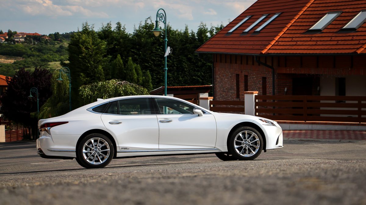 LEXUS LS