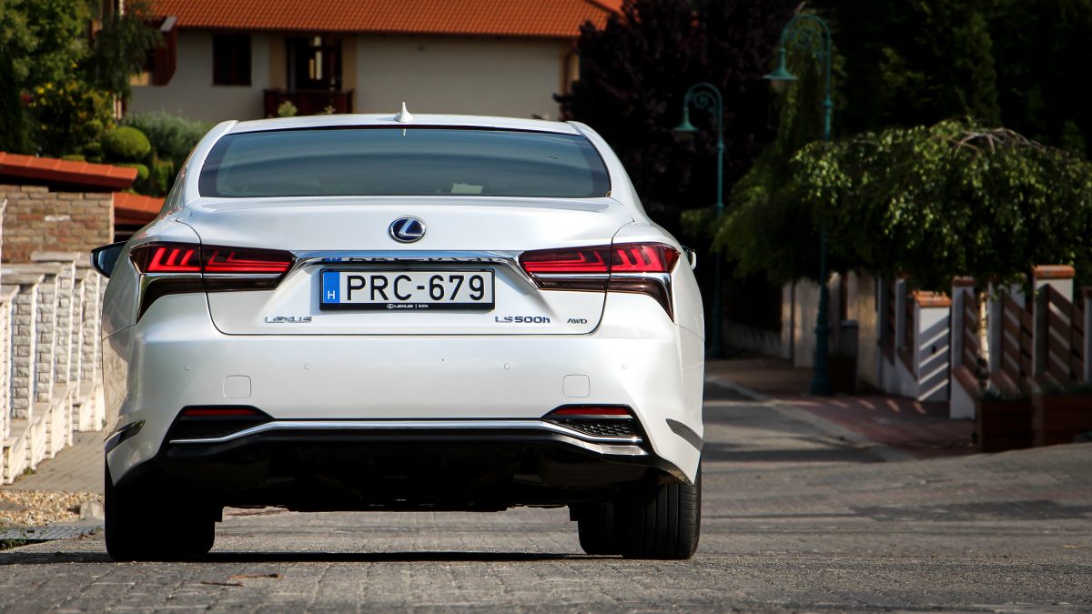 LEXUS LS