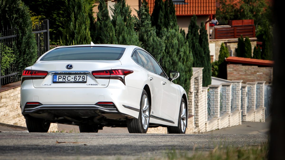 LEXUS LS