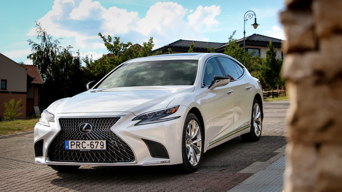 LEXUS LS